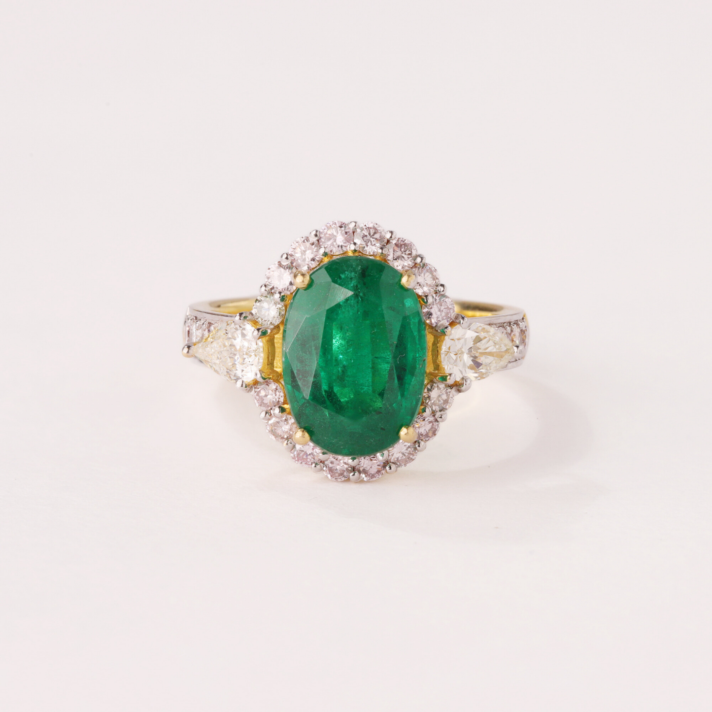 Alluring Emerald Diamond Ring