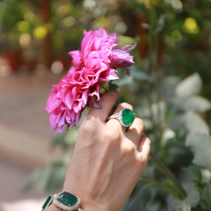 Éblouissant Emerald Oval Ring